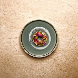 Tartelletta di mousse al cioccolato fondente e sesamo tostato, gel di mandarino e nocciole caramellate Tartelletta di mousse al cioccolato fondente e sesamo tostato, gel di mandarino e nocciole caramellate